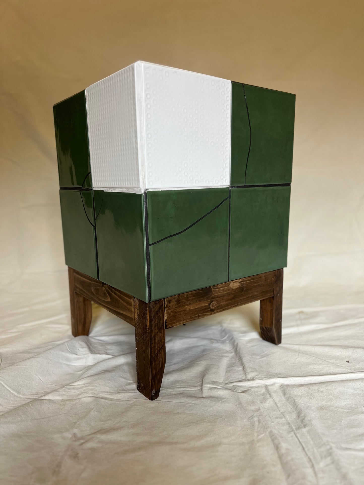 Contrast cube Tile Box