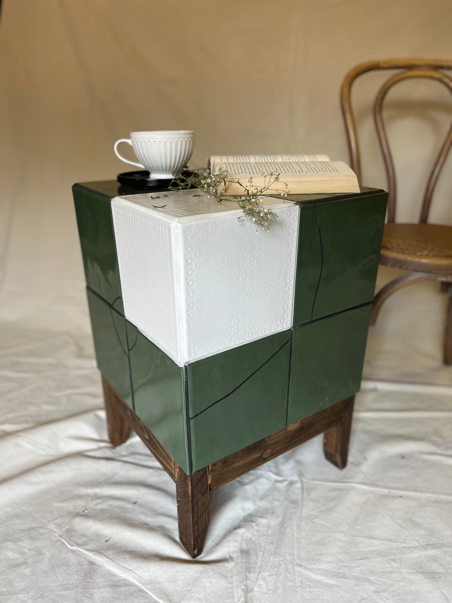 Contrast cube Tile Box